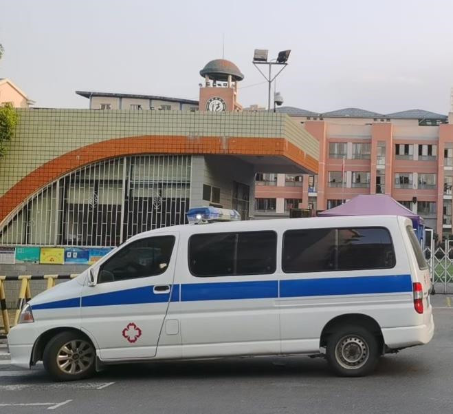 丰宁救护车出租护送骨折病人一公里多少钱